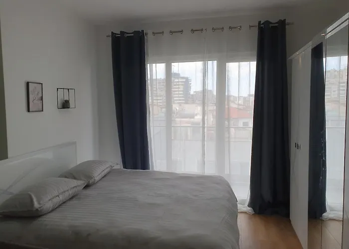 Apartamento Executive Medreseja Ac Lift Wifitv Balcony Tirana