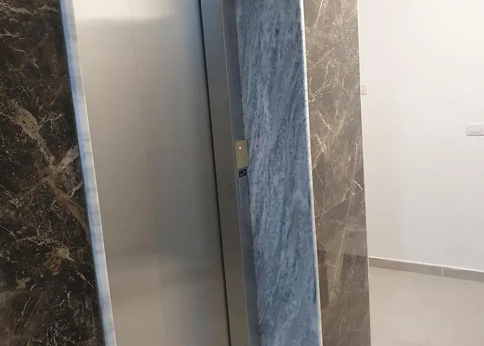 Executive Medreseja Ac Lift Wifitv Balcony * Tirana